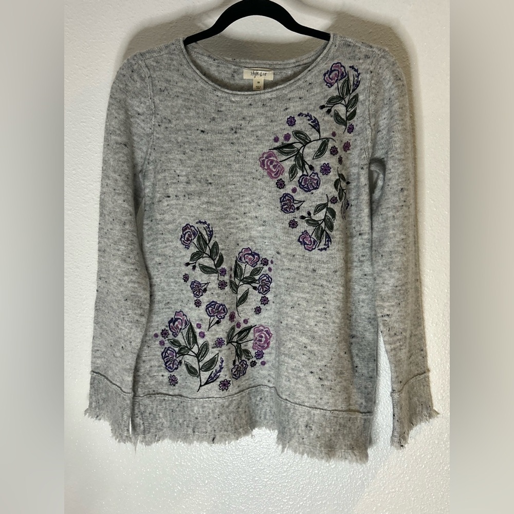 Style & Co. Gray Sweater with Purple Floral Design Size Extra Small